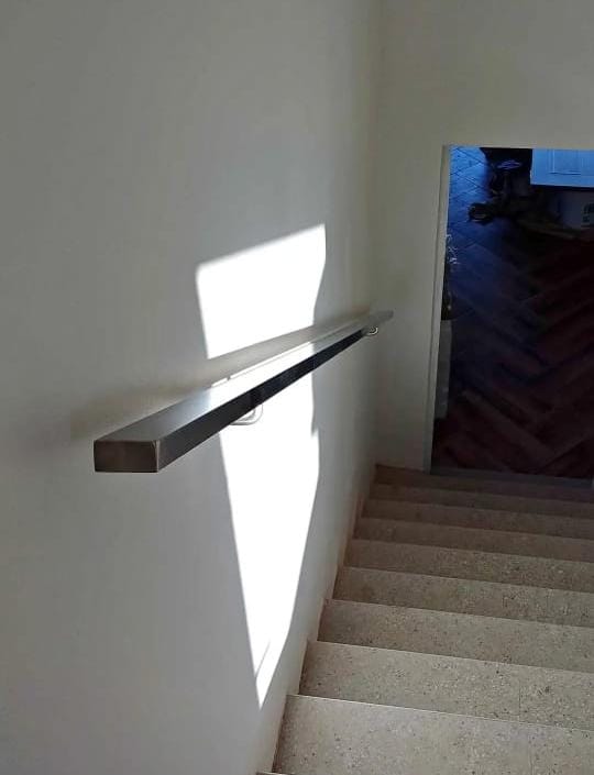 Wall-mounted handrail Wall-mounted handrail rectangular tube